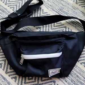 NWOT fanny pack, Herschel